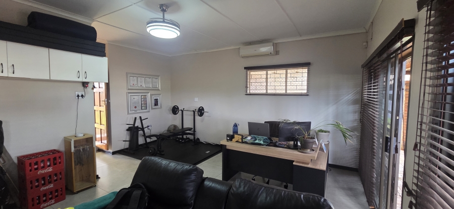 4 Bedroom Property for Sale in Hillcrest Northern Cape